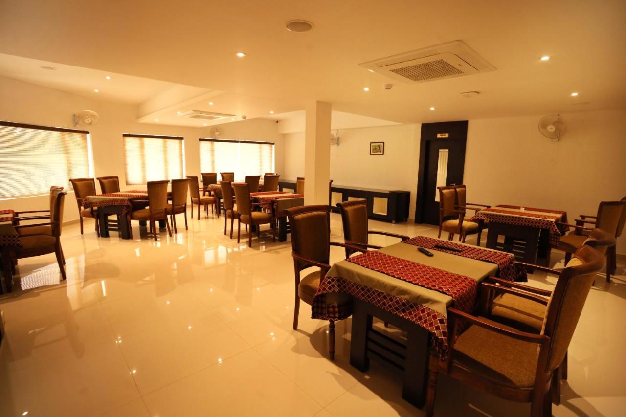 Loveland Residency Kochi Esterno foto